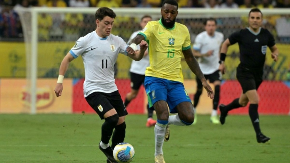 Brasil pressiona, mas empata com o Uruguai (1-1) pelas Eliminatórias Brasil pressiona, mas empata com o Uruguai (1-1) pelas Eliminatórias