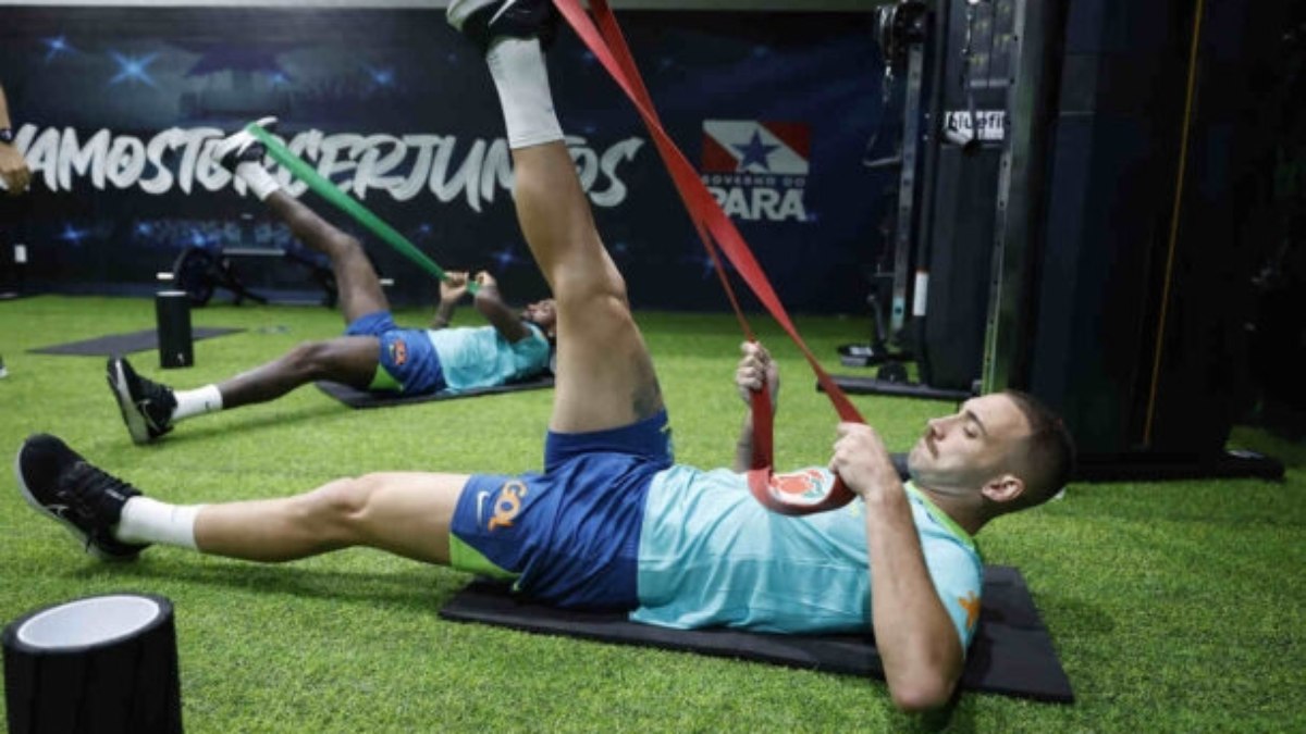 Léo Ortiz destaca interações na Seleção para crescimento na carreira Léo Ortiz destaca interações na Seleção para crescimento na carreira
