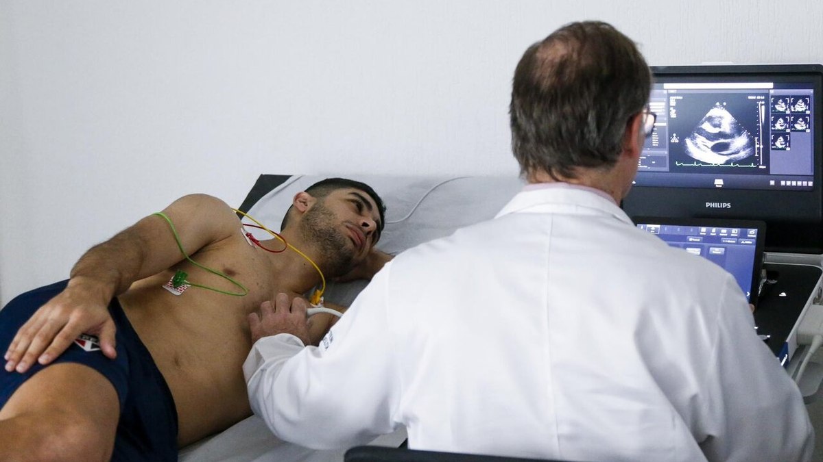 Jogadores do São Paulo passam por exames médicos em reapresentação Jogadores do São Paulo passam por exames médicos em reapresentação