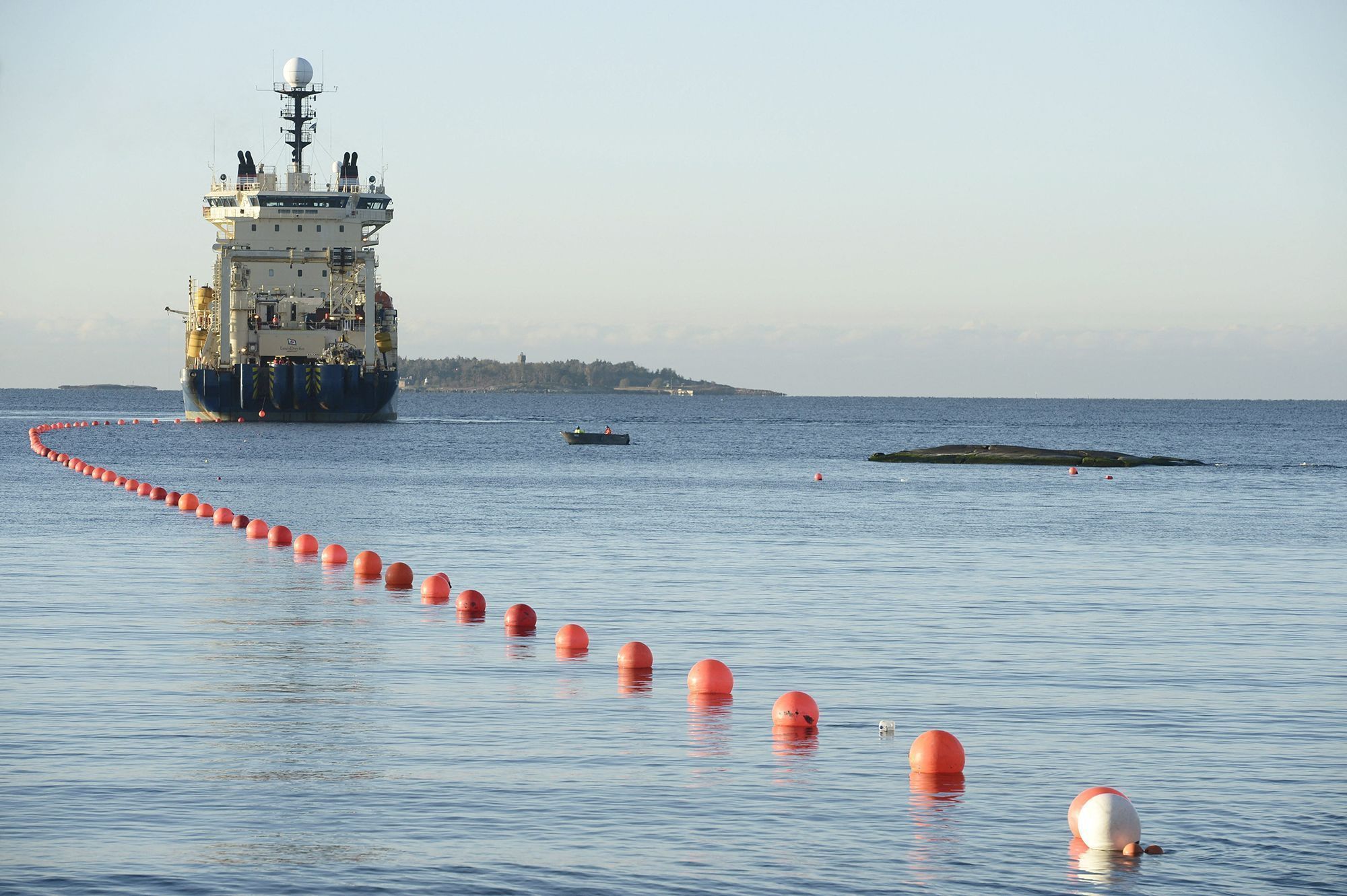Acidente ou sabotagem? Autoridades investigam como cabos submarinos foram cortados Acidente ou sabotagem? Autoridades investigam como cabos submarinos foram cortados