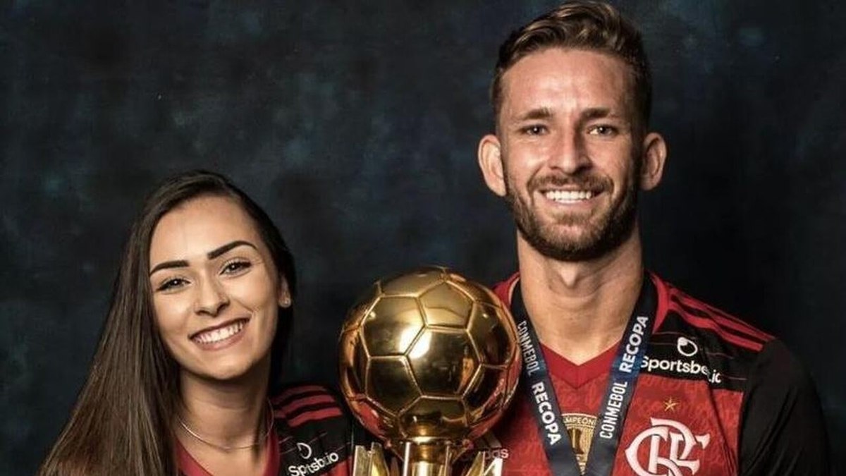 Tainá Castro, ex de Léo Pereira, revela problemas na Justiça com o zagueiro Tainá Castro, ex de Léo Pereira, revela problemas na Justiça com o zagueiro
