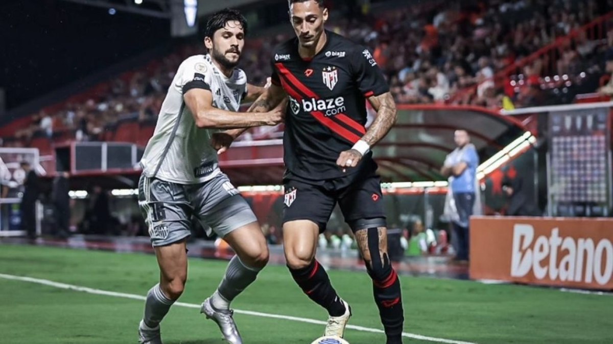 Janderson marca no final e Atlético-GO vence o Atlético-MG Janderson marca no final e Atlético-GO vence o Atlético-MG