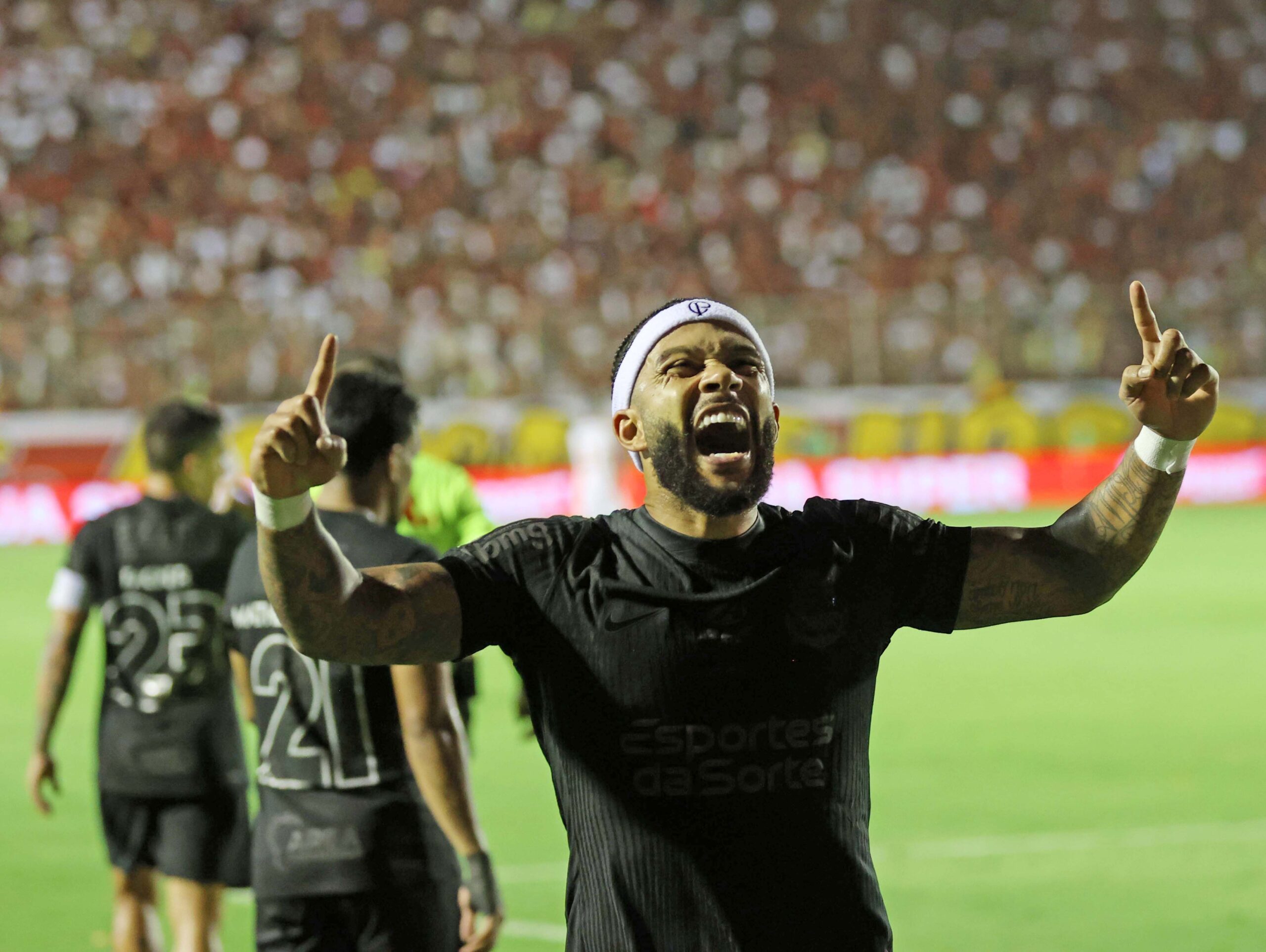 Corinthians bate o Vitória e aumenta distância para o Z4 do Brasileiro Corinthians bate o Vitória e aumenta distância para o Z4 do Brasileiro
