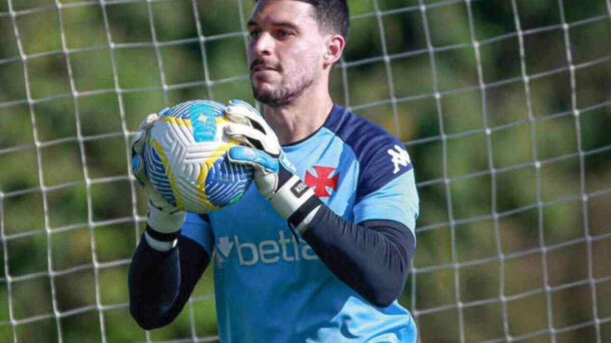 Vasco busca goleiro reserva para a próxima temporada Vasco busca goleiro reserva para a próxima temporada