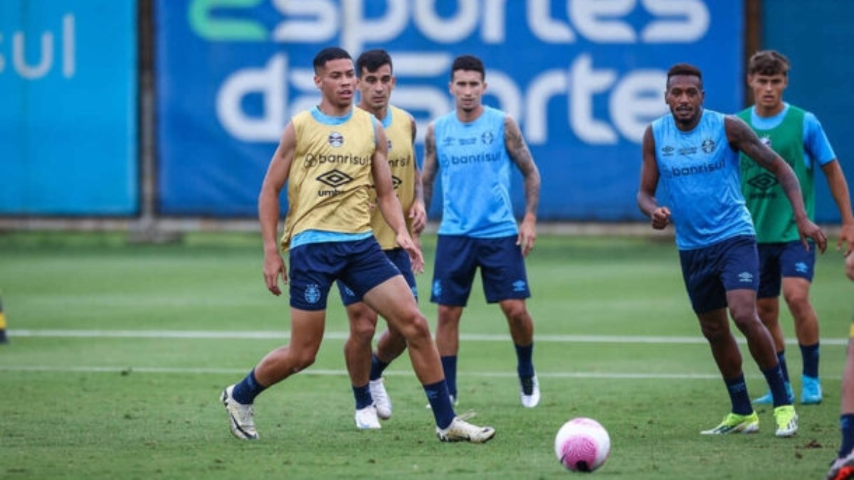 Grêmio se reapresenta com Renato Gaúcho e garotos do sub-20 Grêmio se reapresenta com Renato Gaúcho e garotos do sub-20