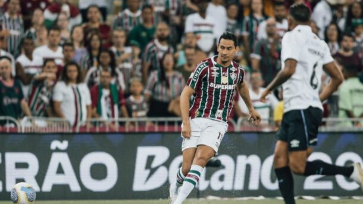 Fluminense e Grêmio empatam em jogo com final tenso Fluminense e Grêmio empatam em jogo com final tenso