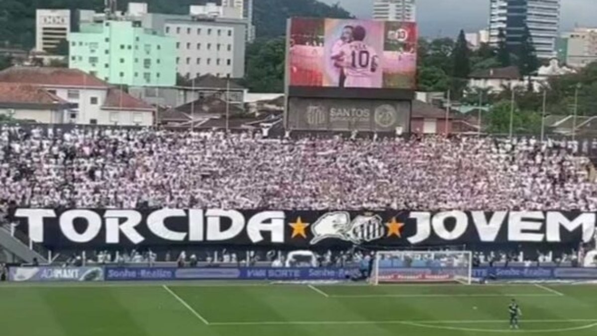 Organizada do Santos desvira faixa para celebrar camisa 10 e acesso Organizada do Santos desvira faixa para celebrar camisa 10 e acesso