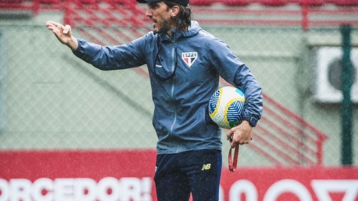 São Paulo tira gol da cartola e rende elogios de Zubeldía ‘a equipe foi bem’ São Paulo tira gol da cartola e rende elogios de Zubeldía ‘a equipe foi bem’