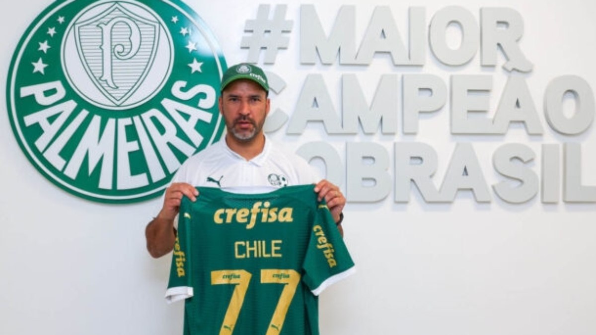 Em parceria com ex-jogador, Palmeiras inaugura escola no Chile Em parceria com ex-jogador, Palmeiras inaugura escola no Chile