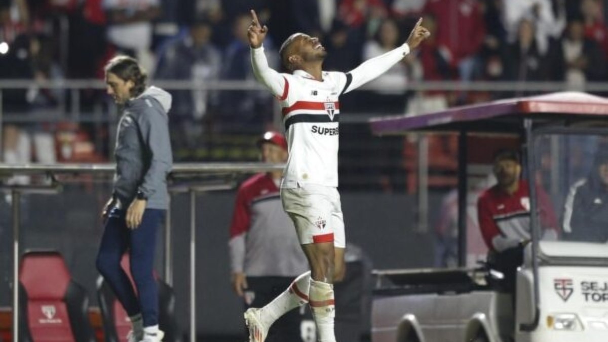 Conquistando mais espaço no São Paulo, André Silva cita disputa sadia com Calleri Conquistando mais espaço no São Paulo, André Silva cita disputa sadia com Calleri