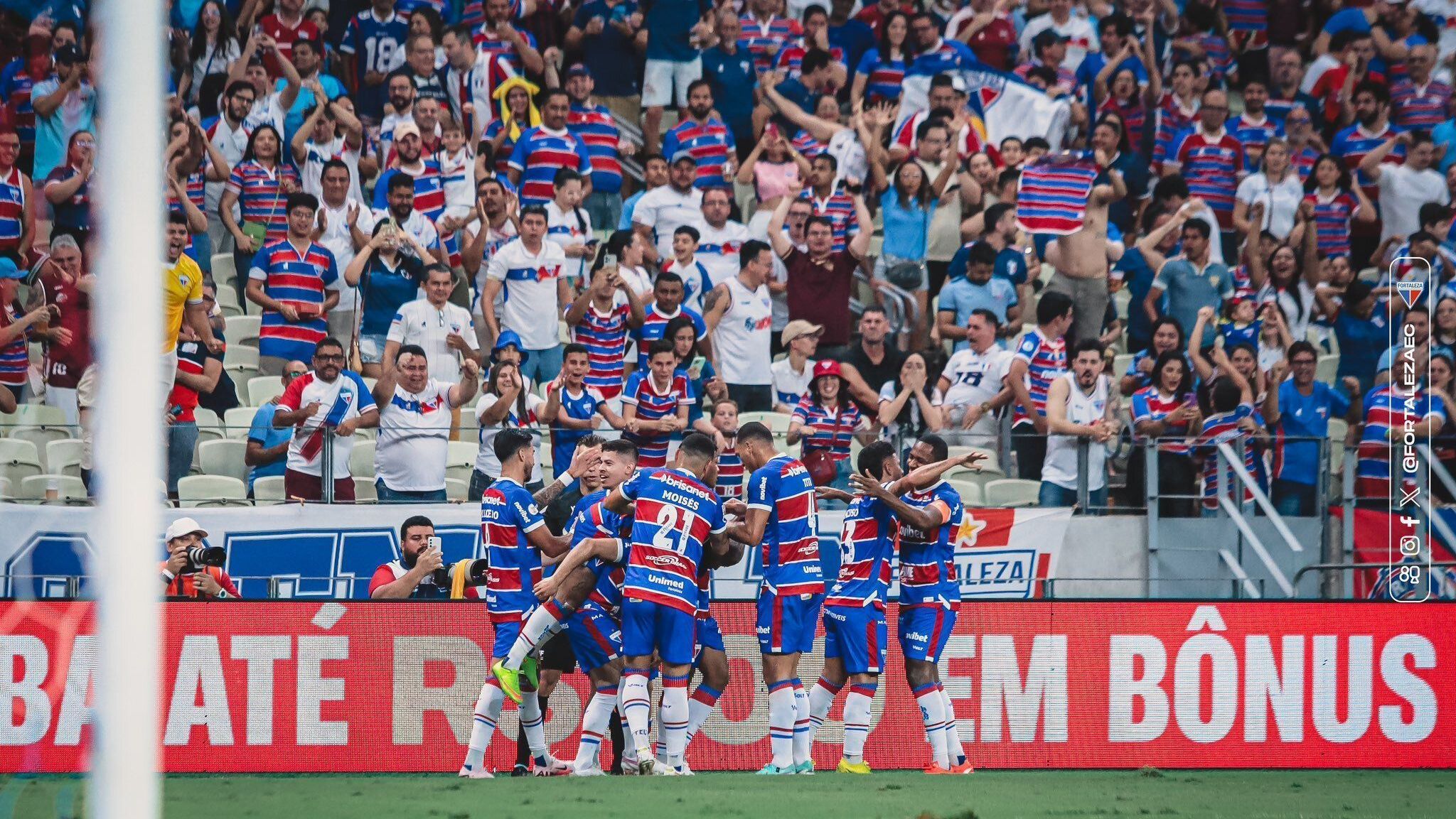 Fortaleza vence Vasco e segue invicto em casa no Brasileirão Fortaleza vence Vasco e segue invicto em casa no Brasileirão