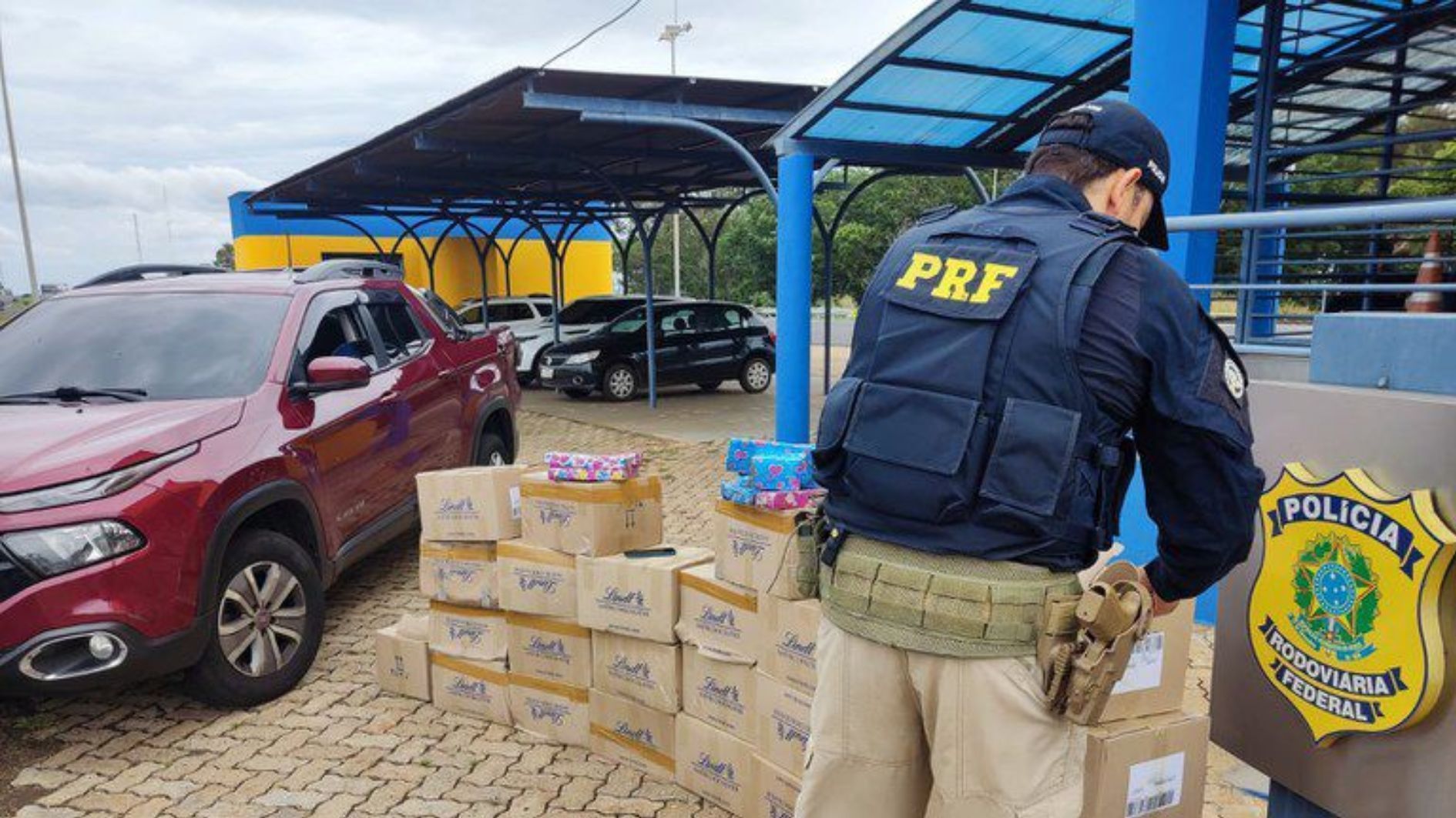 Caixas de chocolate suíço utilizadas para armazenas maconha são aprendidas pela PRF Caixas de chocolate suíço utilizadas para armazenas maconha são aprendidas pela PRF