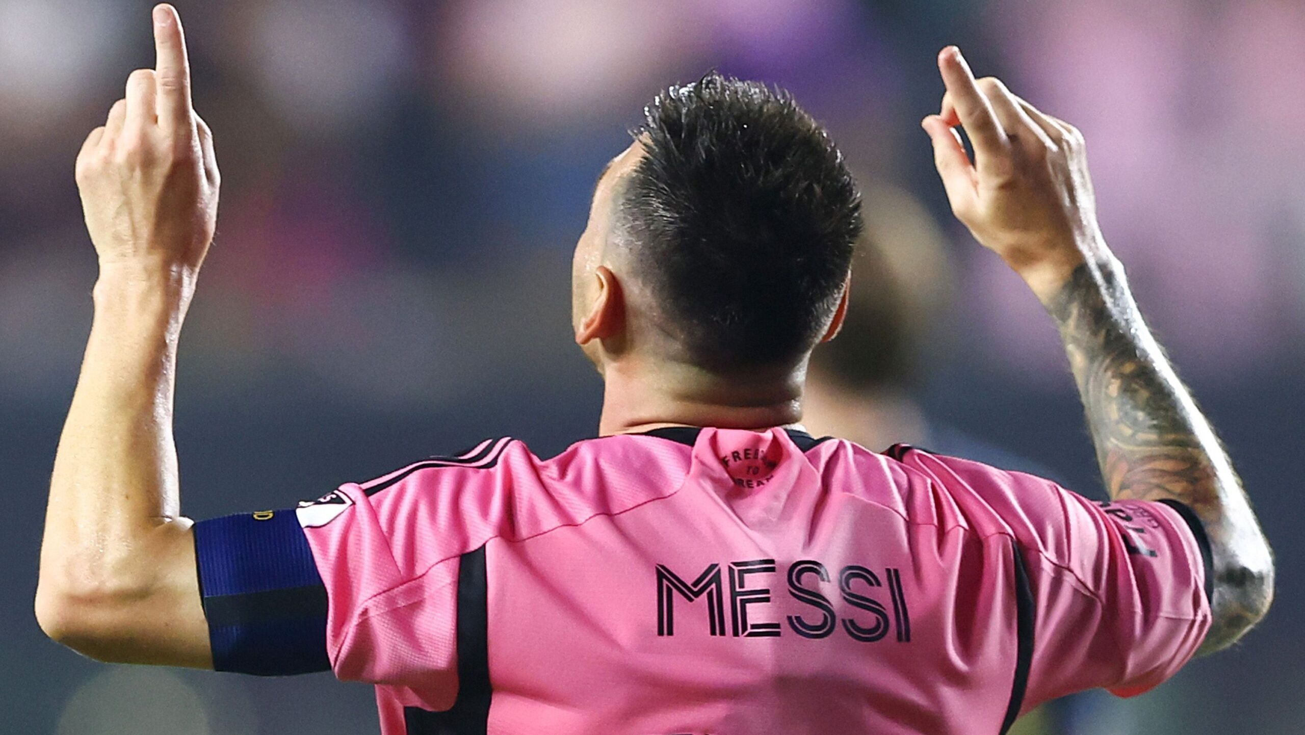 Último gol de Messi na temporada tem empurrão e dedo na cara de Suárez; assista Último gol de Messi na temporada tem empurrão e dedo na cara de Suárez; assista