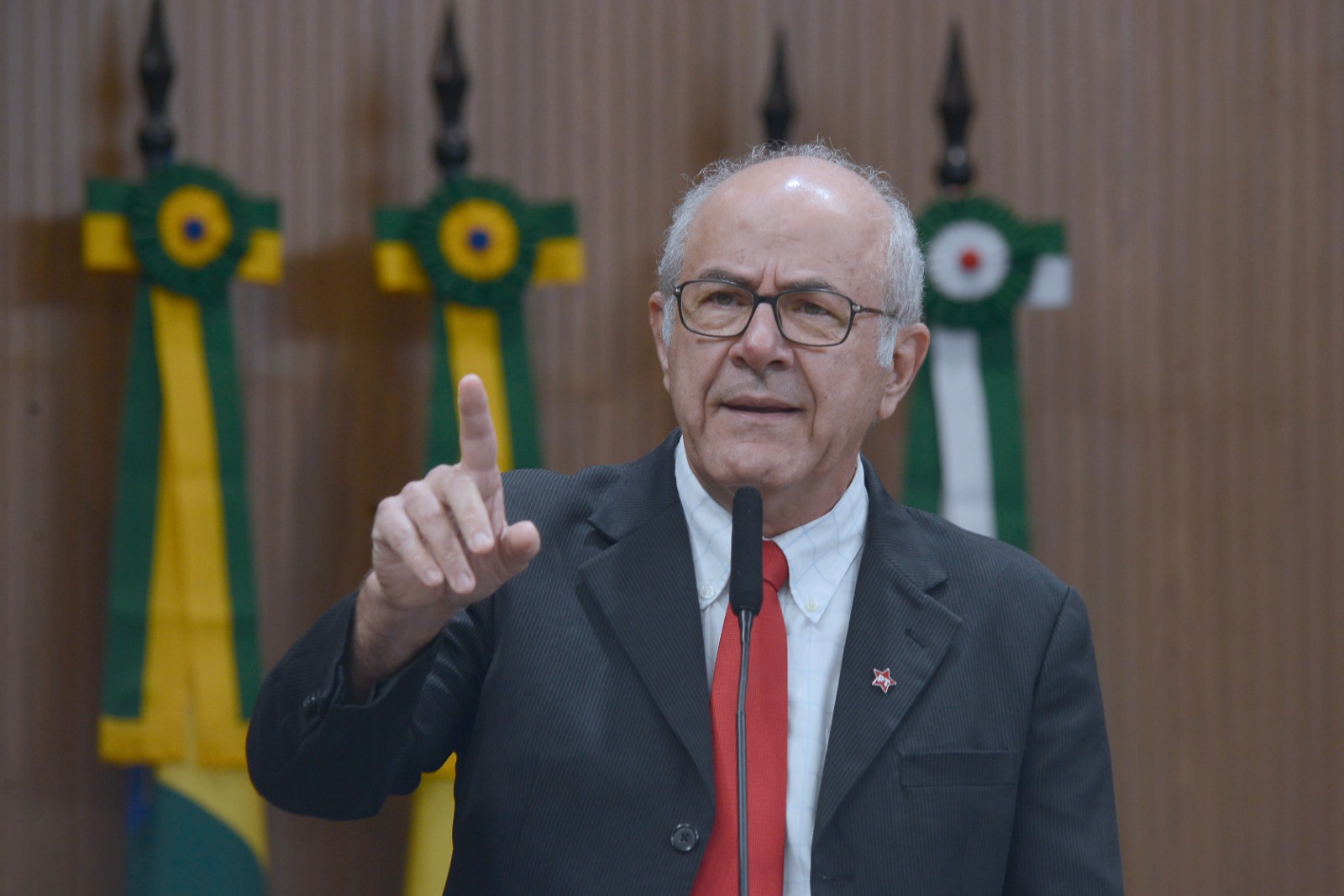 PEC da redução das horas de trabalho divide opinião em Goiás PEC da redução das horas de trabalho divide opinião em Goiás