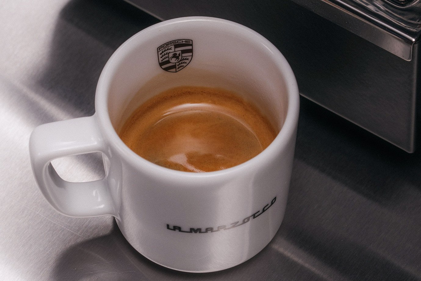 Porsche, camisetas e drinques: parcerias e novidades no mundo do café Porsche, camisetas e drinques: parcerias e novidades no mundo do café