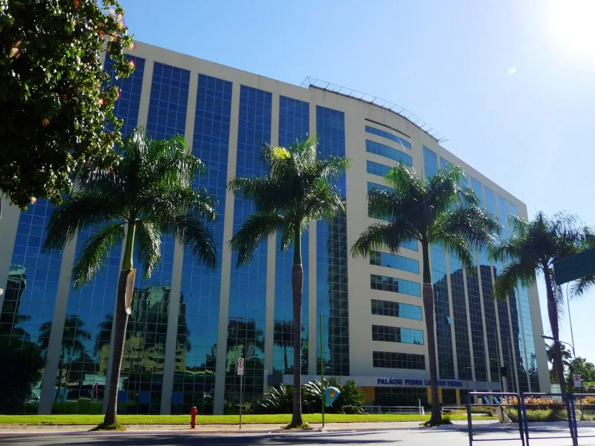 Secretaria de Administração contrata 34 profissionais com salários de mais de R$ 25 mil Secretaria de Administração contrata 34 profissionais com salários de mais de R$ 25 mil