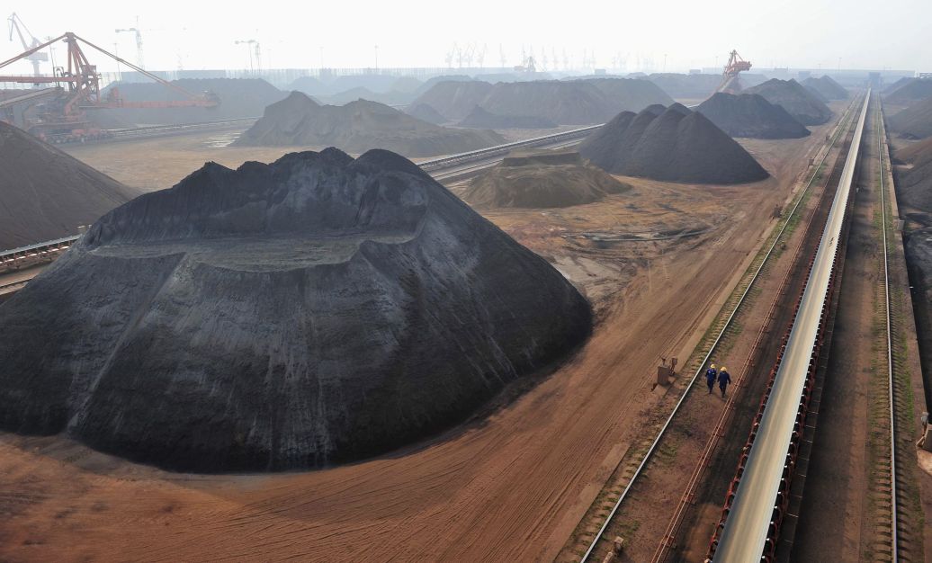 Minério de ferro cai com oferta mais firme e perspectiva fraca para mercado de aço Minério de ferro cai com oferta mais firme e perspectiva fraca para mercado de aço